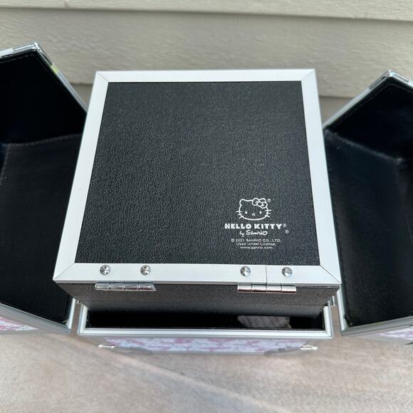 Sanrio Hello Kitty x Impressions Vanity SlayCube White Makeup Travel Case NEW - Picture 13 of 16